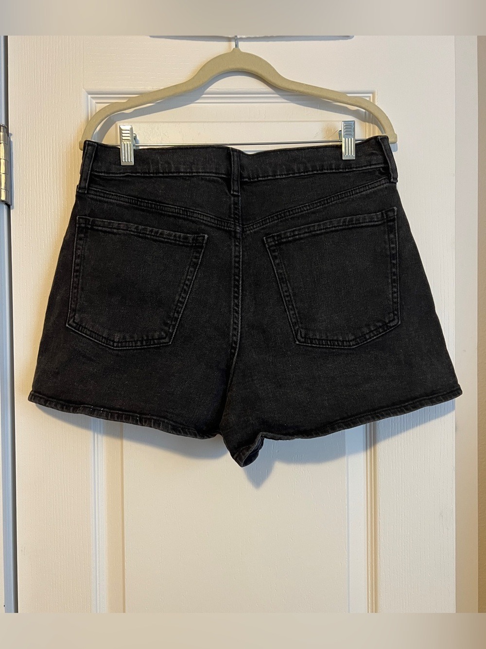 NWT Old Navy Sky-Hi A-Line Black Denim Shorts - Size 12 - Picture 2 of 4